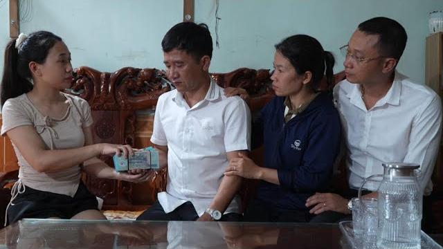In the last difficult moments, trang helped egan. lý tử tiêu In the last difficult moments, trang helped egan. lý tử tiêu