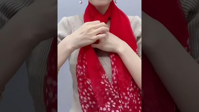 Tie tips tie a silk scarf 小窍门,丝巾系法 Tie tips tie a silk scarf 小窍门,丝巾系法