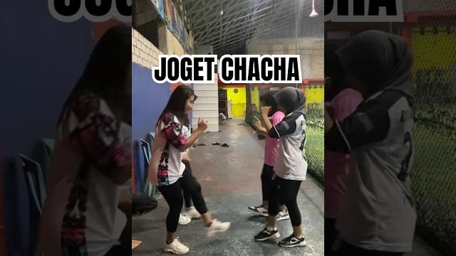 Asyiiik, goyang chacha #cover #music #remix #coversong #fypyoutube #ambonmanise #musicgenre #beach Asyiiik, goyang chacha #cover #music #remix #coversong #fypyoutube #ambonmanise #musicgenre #beach