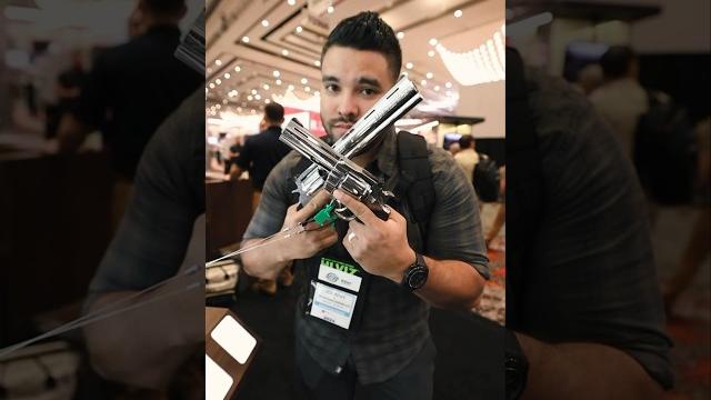 Zombie apocalypse must have guns! Zombie apocalypse must have guns!