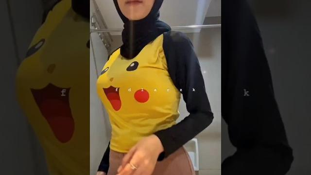 Cewe hijab montok remas payudara Cewe hijab montok remas payudara
