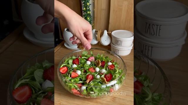 Çilekli semizotu salatası Çilekli semizotu salatası
