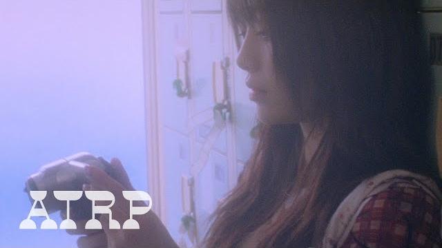 Chuu 츄 'only cry in the rain' mv Chuu 츄 'only cry in the rain' mv