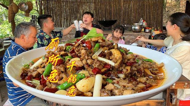 【自贡网红厕所兔】还没出锅就香到迷糊,干锅兔又麻又辣,小苹果睿儿都爱吃 【自贡网红厕所兔】还没出锅就香到迷糊,干锅兔又麻又辣,小苹果睿儿都爱吃