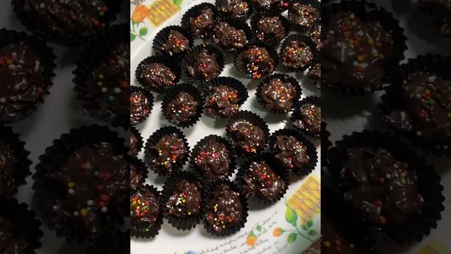 Bikin kue coklat cornflakes, gampang banget! #cara #buat #kue #coklat #cornflakes #mudah #lebaran Bikin kue coklat cornflakes, gampang banget! #cara #buat #kue #coklat #cornflakes #mudah #lebaran