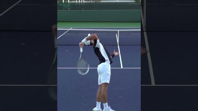 The djoker's serve (slow motion) The djoker's serve (slow motion)