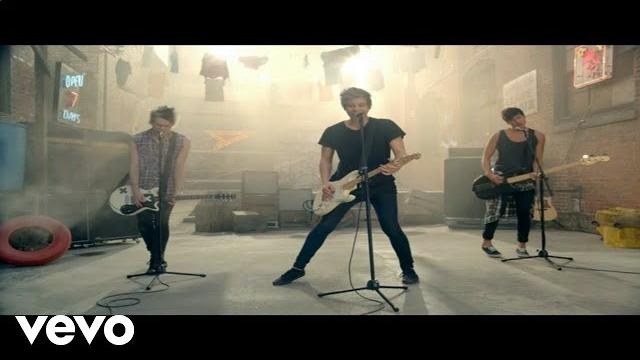 5 seconds of summer - she looks so perfect 5 seconds of summer - she looks so perfect