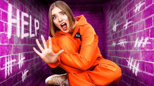 Богатая девушка vs бедная девушка в тюрьме! самая маленькая комната в тюрьме челлендж Богатая девушка vs бедная девушка в тюрьме! самая маленькая комната в тюрьме челлендж