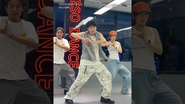 想清凉一夏 却还湿成半透装#cc编舞 #零基础学舞蹈 #hiphop基础 #原创编舞 想清凉一夏 却还湿成半透装#cc编舞 #零基础学舞蹈 #hiphop基础 #原创编舞
