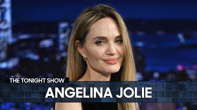 Angelina jolie makes "barefoot" return to late night after decade away to talk maria, the outsiders Angelina jolie makes "barefoot" return to late night after decade away to talk maria, the outsiders