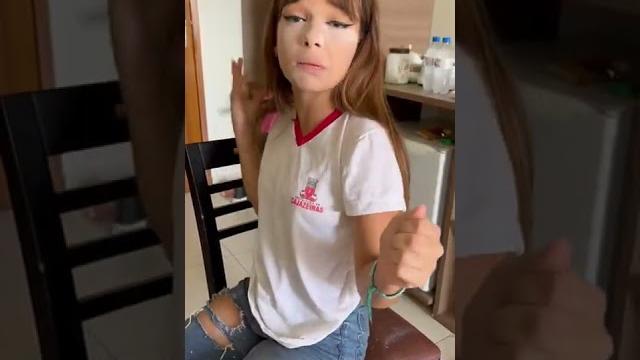 Tanta maquiagem pra ir pra escola? Tanta maquiagem pra ir pra escola?