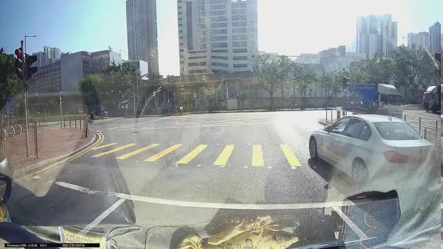 馬路炸彈系列:寶馬女司機停到離行離辣,點知原來係為衝燈助跑(轉載)vk 7164 馬路炸彈系列:寶馬女司機停到離行離辣,點知原來係為衝燈助跑(轉載)vk 7164
