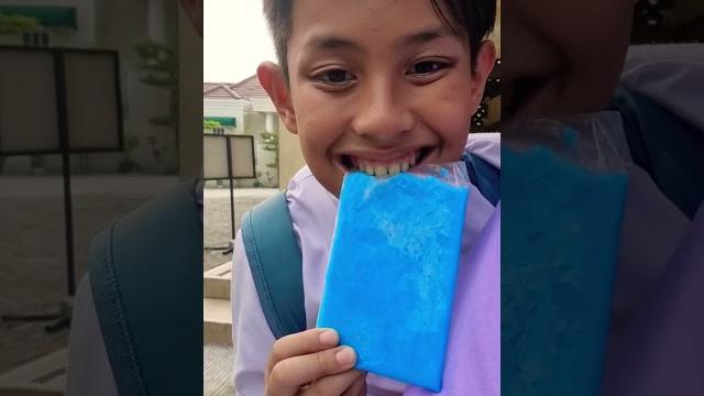 Makan eskrim susu bubble gum #shorts #short #eskrim #icecream #bubblegum #susu #essusu #yummy #yum Makan eskrim susu bubble gum #shorts #short #eskrim #icecream #bubblegum #susu #essusu #yummy #yum