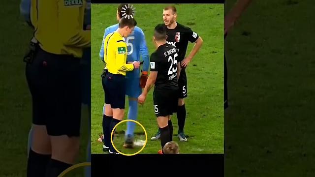 1000 iq moment in football #shorts #football 1000 iq moment in football #shorts #football