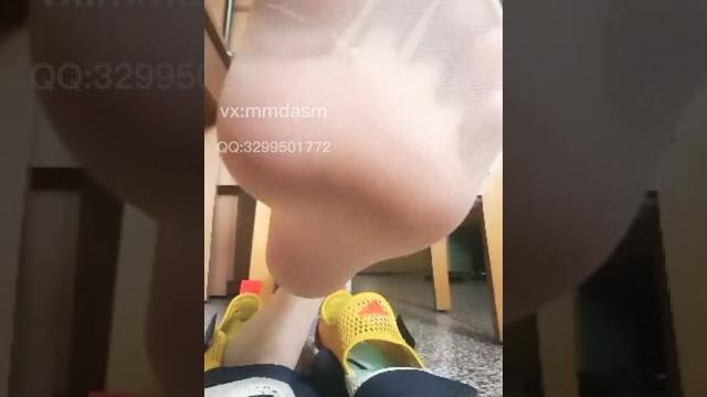 抬头看看姐姐玩肉丝 抬头看看姐姐玩肉丝