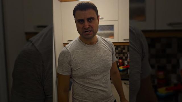 Erkek adam kadın yemeği yemez. Erkek adam kadın yemeği yemez.