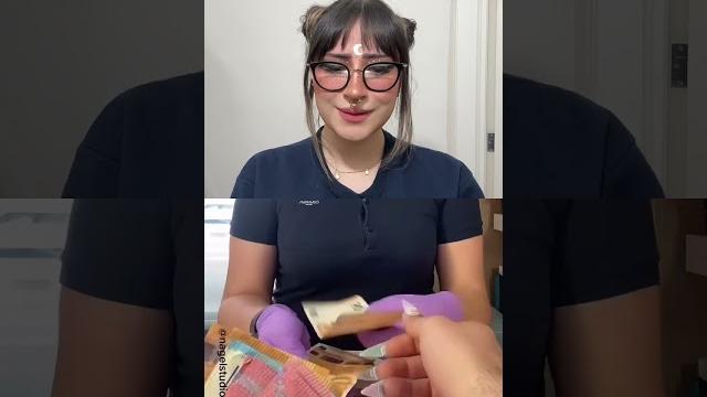 Cuando la clienta no quiere pagar bien #manicuristas #humor #asmr Cuando la clienta no quiere pagar bien #manicuristas #humor #asmr