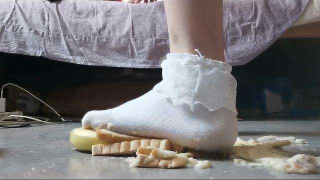 Socks crush banana bread 【踩碎香蕉,面包】 Socks crush banana bread 【踩碎香蕉,面包】