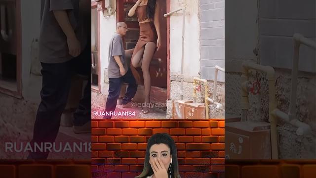 China’s 6ft 3in shining giant princess takes to crowded streets! #giantstyle #streetstyle #outfit China’s 6ft 3in shining giant princess takes to crowded streets! #giantstyle #streetstyle #outfit