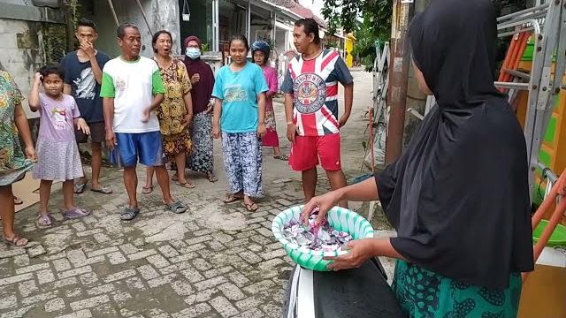 Tradisi saweran ulang tahun anak di serang banten Tradisi saweran ulang tahun anak di serang banten