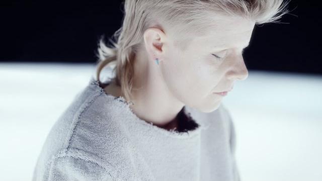 Röyksopp & robyn "monument" (music video) Röyksopp & robyn "monument" (music video)
