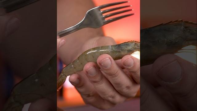 Clean a shrimp with the shell still on! Clean a shrimp with the shell still on!