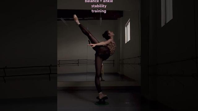 Unstable🫣 #ballerina#balance#unstable#stability#training#athlete#pointeshoes#ballet#dancer#stretch Unstable🫣 #ballerina#balance#unstable#stability#training#athlete#pointeshoes#ballet#dancer#stretch