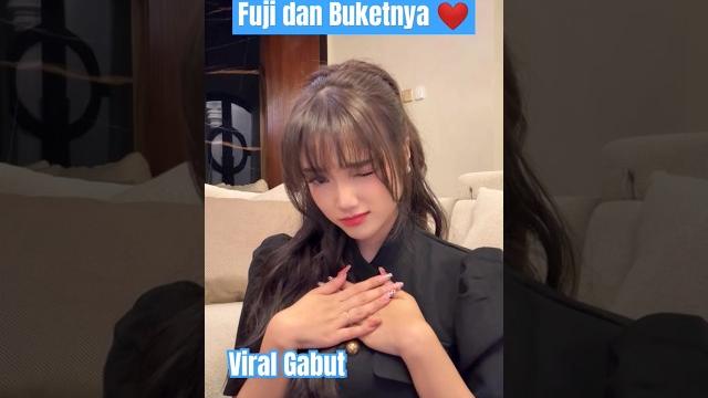 Fuji lagi bucin Fuji lagi bucin