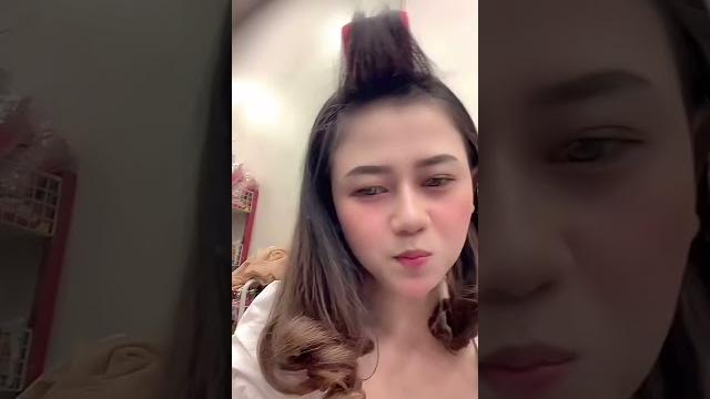 Live gak sengaja temen ganti baju Live gak sengaja temen ganti baju