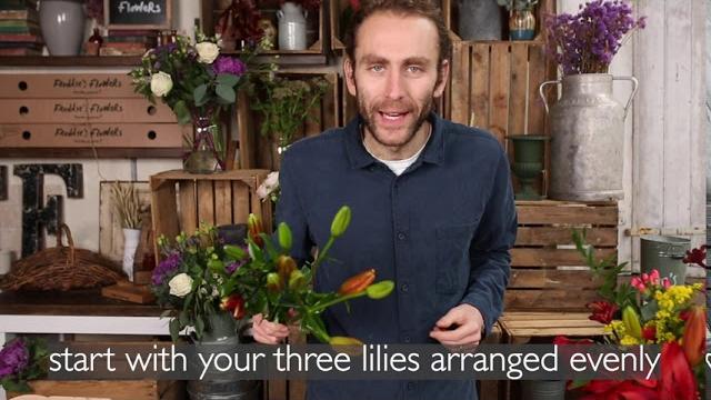 Tango argentino! how to arrange: lilies, soft ruscus, solidago, kangaroo paw & alstroemeria. Tango argentino! how to arrange: lilies, soft ruscus, solidago, kangaroo paw & alstroemeria.