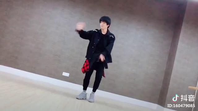 【易安音乐社】抖音180402更新 孙亦航 捣蒜舞 【易安音乐社】抖音180402更新 孙亦航 捣蒜舞