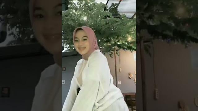 Abg hijab goyang hot bikin crot Abg hijab goyang hot bikin crot