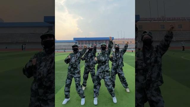 往这儿一站就是兵打糕舞 文艺复兴 往这儿一站就是兵打糕舞 文艺复兴
