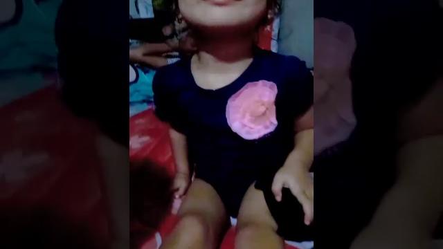Viral"model cantik pamer lidah" Viral"model cantik pamer lidah"