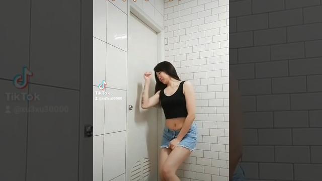 當妳想上廁所;廁所卻有人時? 當妳想上廁所;廁所卻有人時?