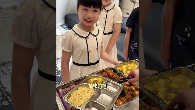 看看七个干饭人都喜欢吃什么 #抖音精选 #萌娃#奶爸#美食#吃什么 @七个佩奇妈妈文文 看看七个干饭人都喜欢吃什么 #抖音精选 #萌娃#奶爸#美食#吃什么 @七个佩奇妈妈文文