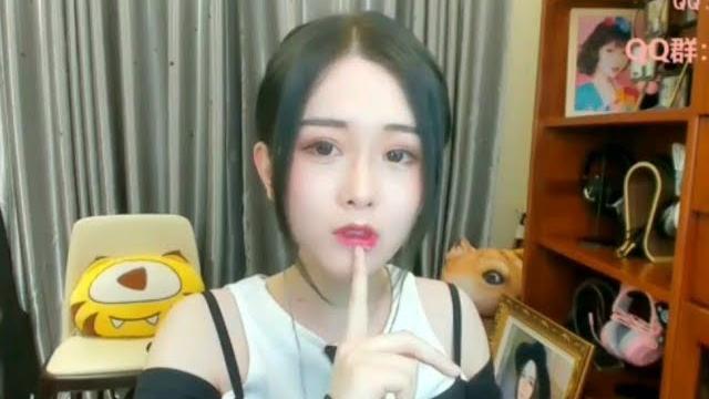 【轩墨宝宝】今天的唇色好想咬一口 视角拉进仔细看 【轩墨宝宝】今天的唇色好想咬一口 视角拉进仔细看