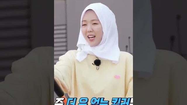 Ji ye eun and son ho jun got a penalty #runningman Ji ye eun and son ho jun got a penalty #runningman