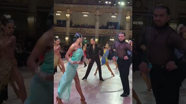 Больше видео в нашем тг(ссылка профиля) #бальныетанцы #dance #красота #dancer #спорт #ballroomdance Больше видео в нашем тг(ссылка профиля) #бальныетанцы #dance #красота #dancer #спорт #ballroomdance