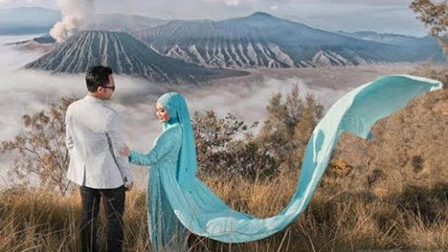 Cinematic prewedding video di bromo - konsep ide pre wedding outdoor - aerial drone view | reryd odi Cinematic prewedding video di bromo - konsep ide pre wedding outdoor - aerial drone view | reryd odi