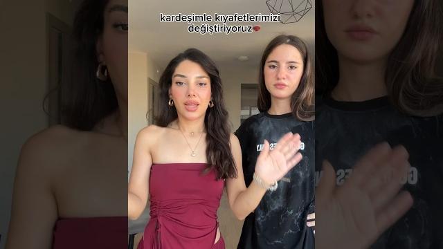 Kardeşimle kıyafetlerimizi değiştiriyoruz Kardeşimle kıyafetlerimizi değiştiriyoruz