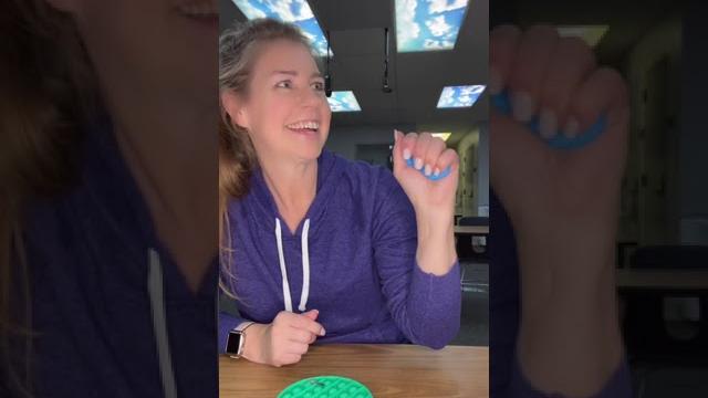 Sarah and the fidget toys pam_a_cake #shorts Sarah and the fidget toys pam_a_cake #shorts