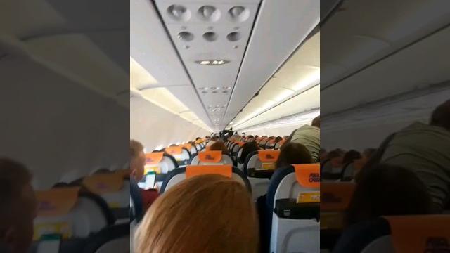 Пёрнул над землёй Пёрнул над землёй