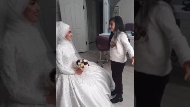 Gelin olmuş tik tok :)) Gelin olmuş tik tok :))