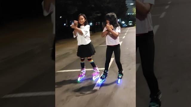 Joget sepatu roda bareng-bareng yuk!! 【airade】 #shorts Joget sepatu roda bareng-bareng yuk!! 【airade】 #shorts
