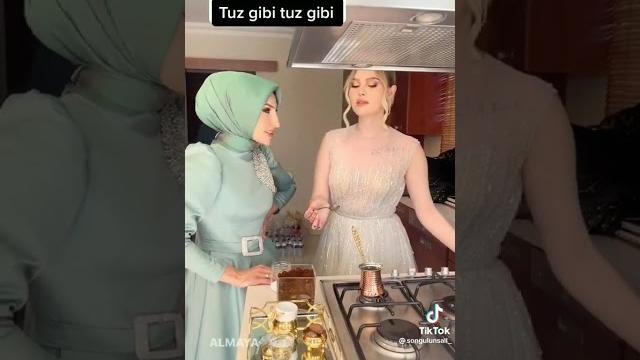 Ellere şenlik kızımız varğğğğ Ellere şenlik kızımız varğğğğ