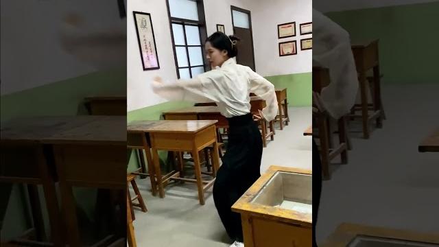 下面由沅芷同学给大家展示一段太极!大家热烈欢迎!太极拳 中华武术博大精深 传武 武术 下面由沅芷同学给大家展示一段太极!大家热烈欢迎!太极拳 中华武术博大精深 传武 武术