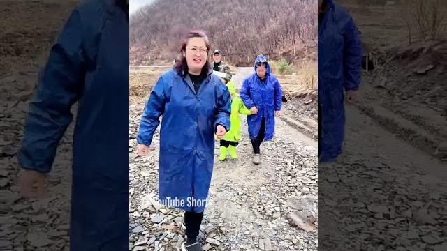 在农村每天都有干不完的农活,自打我们从天津回东北,姥姥家 爸爸家 市里康复,每天忙不完永远忙不完,今天咱家木耳开始挂袋了,一场小雨下的大棚里温度很舒服,忙碌了一整天,看着大家的劳动成果,开心果大仁仁 在农村每天都有干不完的农活,自打我们从天津回东北,姥姥家 爸爸家 市里康复,每天忙不完永远忙不完,今天咱家木耳开始挂袋了,一场小雨下的大棚里温度很舒服,忙碌了一整天,看着大家的劳动成果,开心果大仁仁