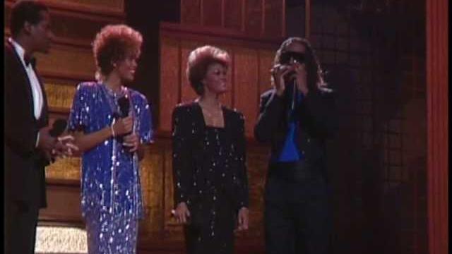 Dionne warwick, stevie wonder, whitney houston, luther vandross " that's what friends are for " . Dionne warwick, stevie wonder, whitney houston, luther vandross " that's what friends are for " .
