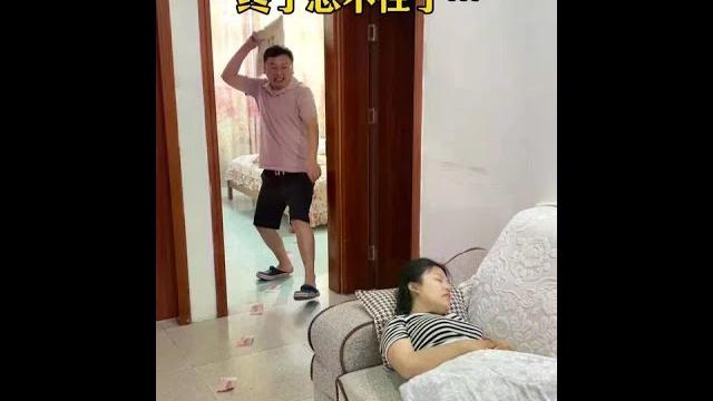 老婆和我冷战五天了,终于忍不住了…#看一遍笑一遍 #这操作都看傻了 #逗比夫妻日常 #惊不惊喜意不意外 老婆和我冷战五天了,终于忍不住了…#看一遍笑一遍 #这操作都看傻了 #逗比夫妻日常 #惊不惊喜意不意外